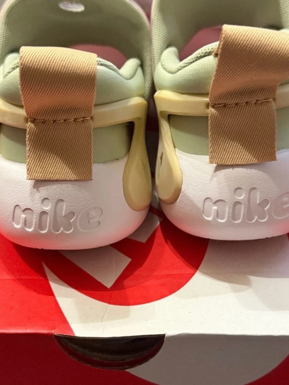 NWT Nike Flyease Dynamo Go sz 1Y